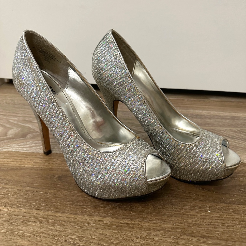 Worthington Women's Metal Glittery Silver Peep Toe Stiletto Heel Pumps Size 7.5